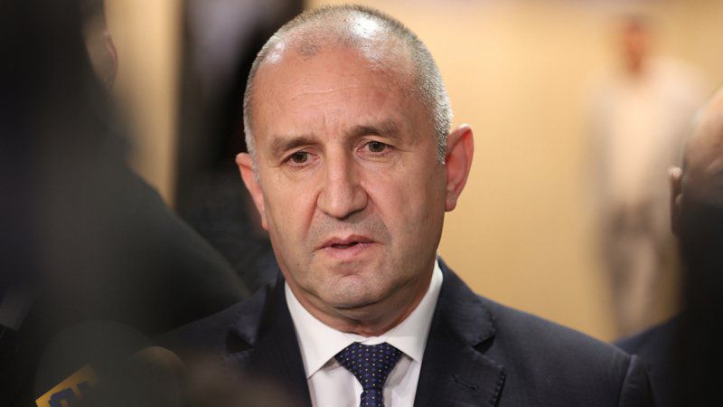 Радев ЗА още 3 г. санкции срещу Русия