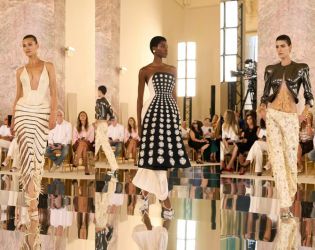 Париж поема модната корона: Dior, Chanel, Saint Laurent и Louis Vuitton в девет дни голяма мода