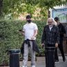 Лео ди Каприо остана незабелязан по време на разходка със семейството си в Лондон