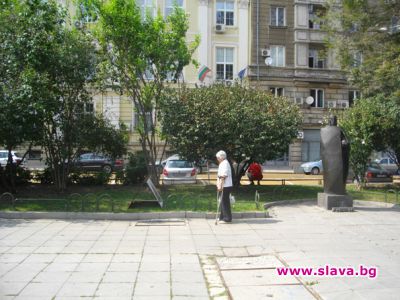 slava.bg :  Галерия на открито в Градската градина