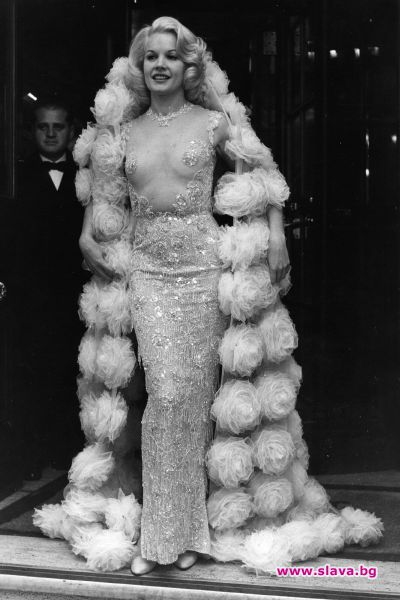 slava.bg : Carroll Baker, in Balmain, 1964.