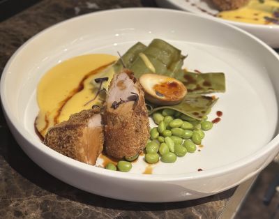 slava.bg : Катцу свинско филе е традиционна японска рецепта с европейска визия, което изкуши сетивата и небцата на гостите и им донесе пълна наслада