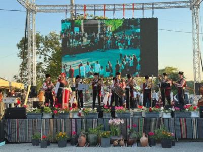 slava.bg : Хиляди на фолклорния фестивал в с.Българи