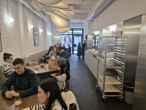 И ДА, И НЕ! Най-големият кроасан в София и провинциална младеж в Robin